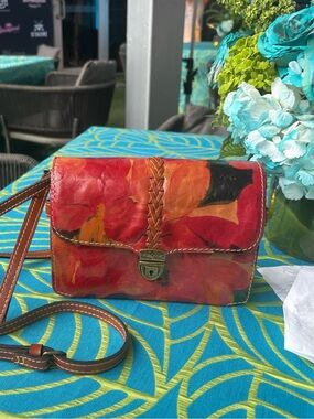 Patricia Nash Bianco Crossbody Organizer